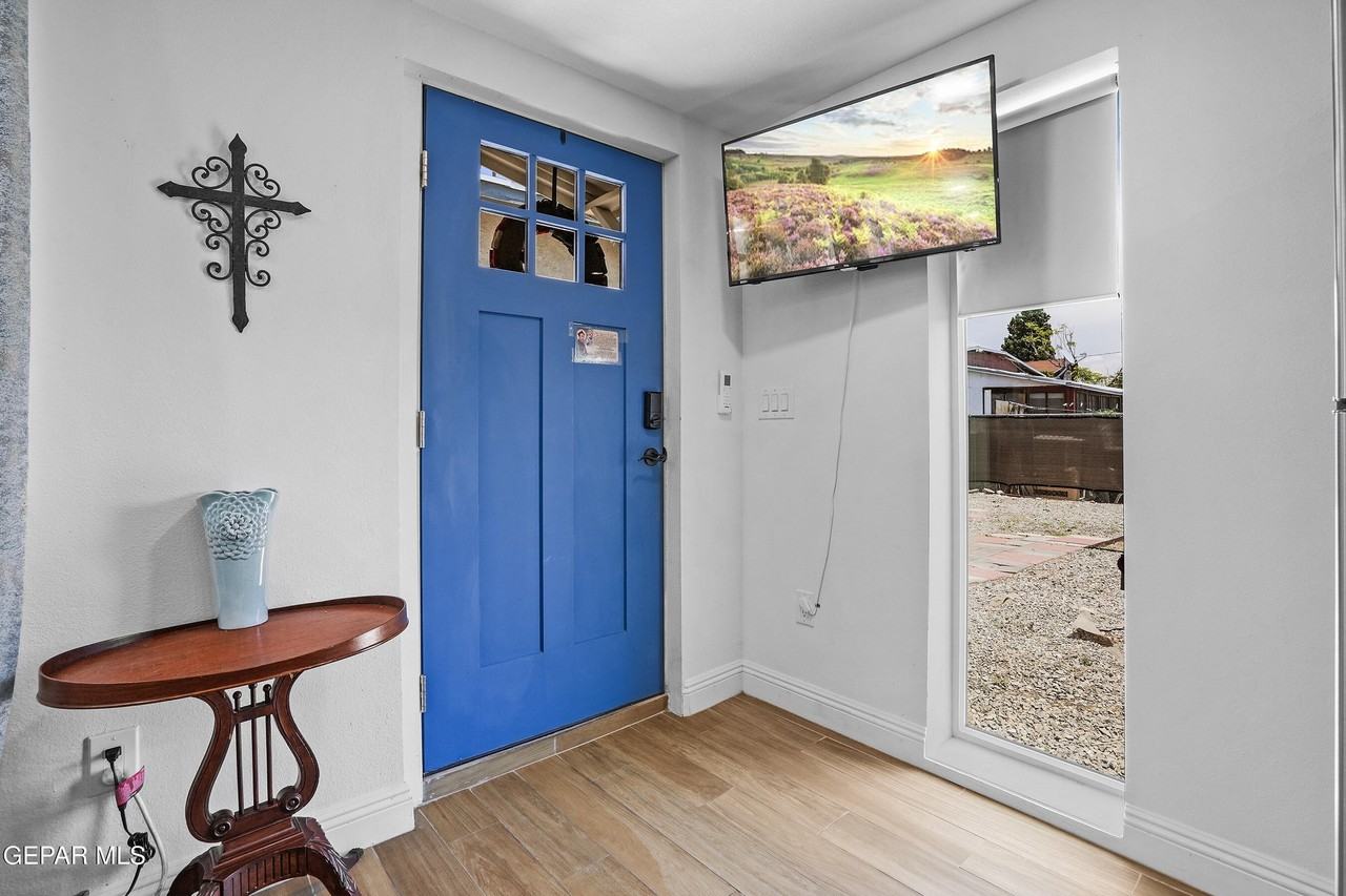 2718 Silver Ave #B - Photo 4 of 16