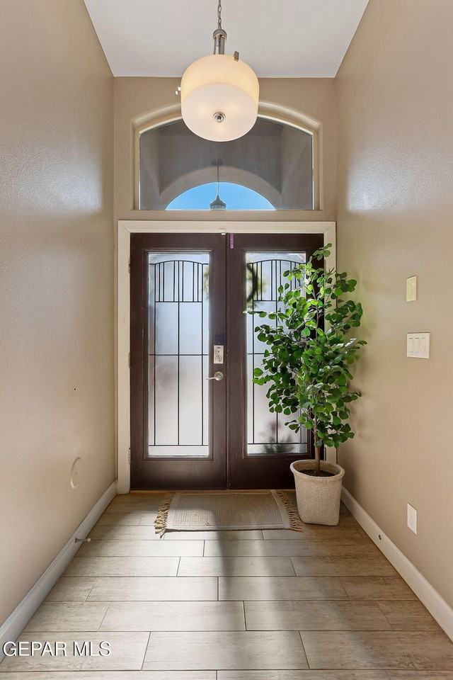704 Warwickshire Ave - Photo 5 of 46