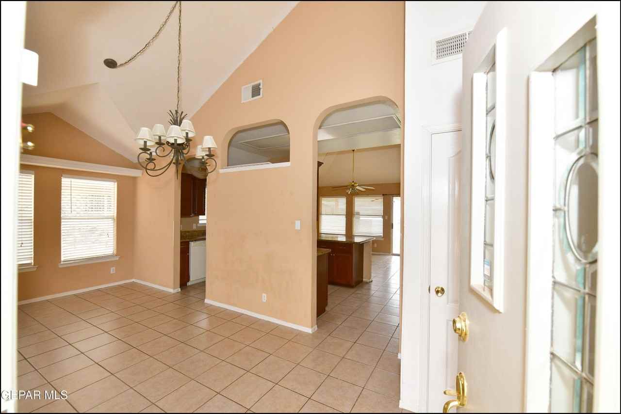 7737 Plaza Azul Rd - Photo 3 of 40