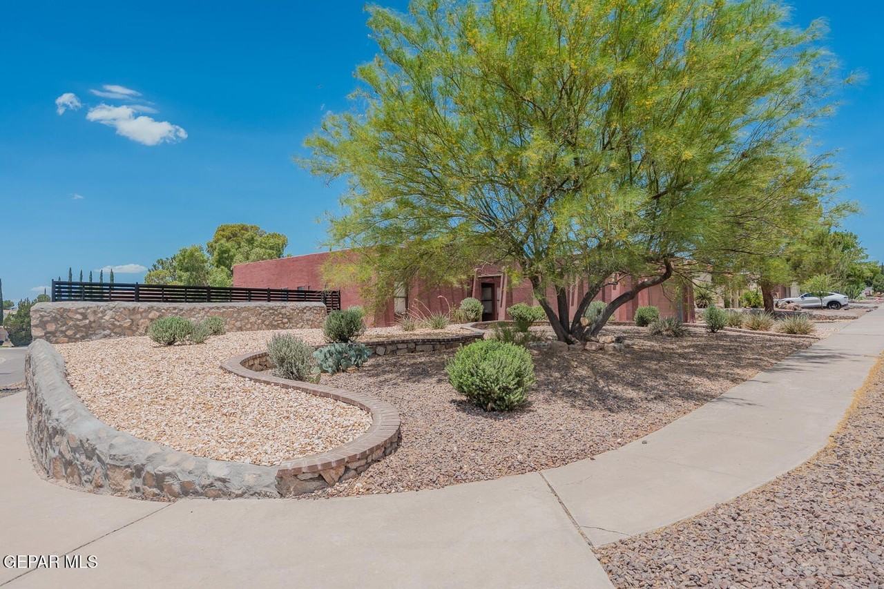 6815 Villa Hermosa Dr #1 - Photo 4 of 45