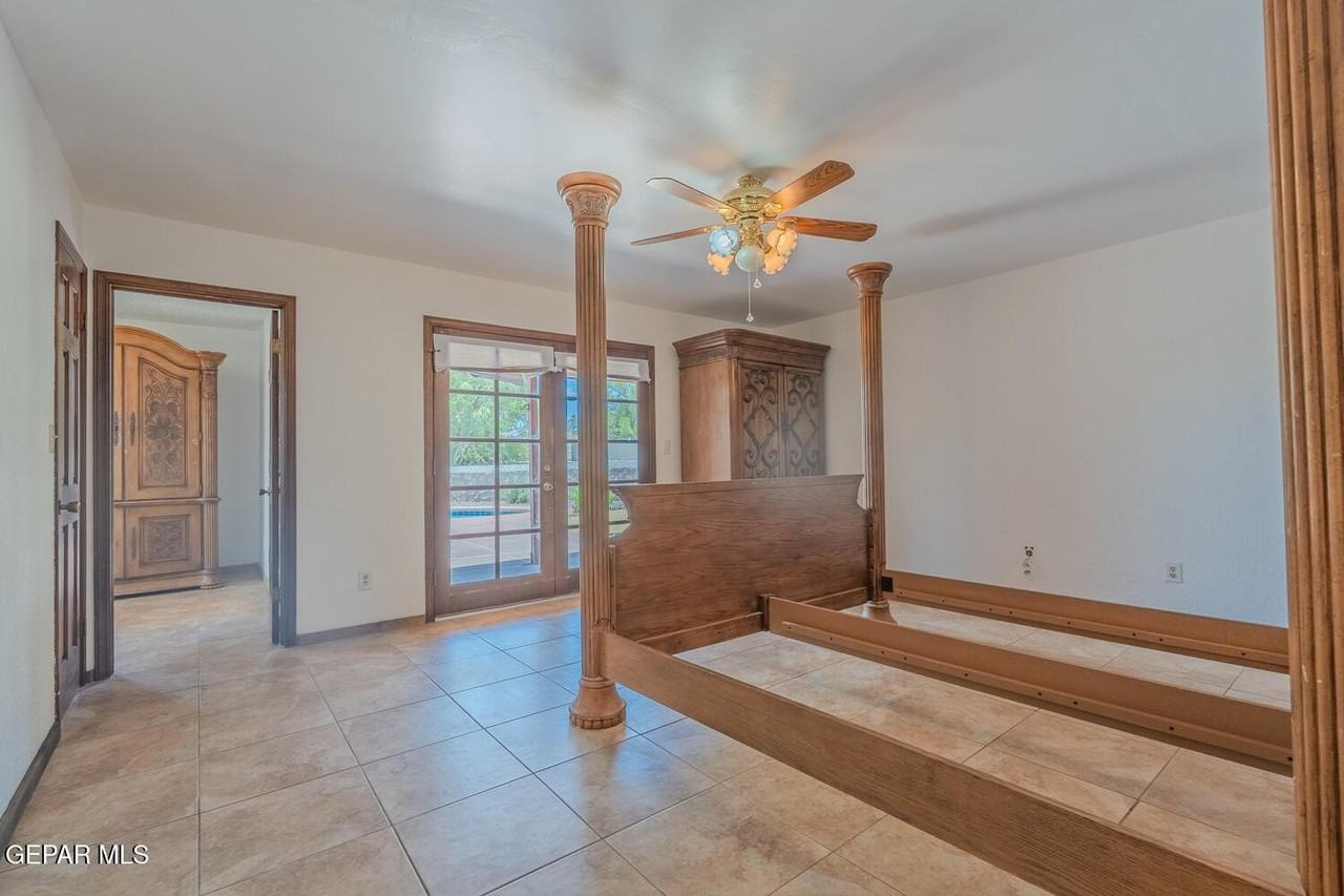 6815 Villa Hermosa Dr #1 - Photo 7 of 45