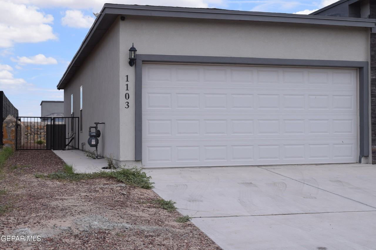 1103 Brass Hill Ave - Photo 3 of 32