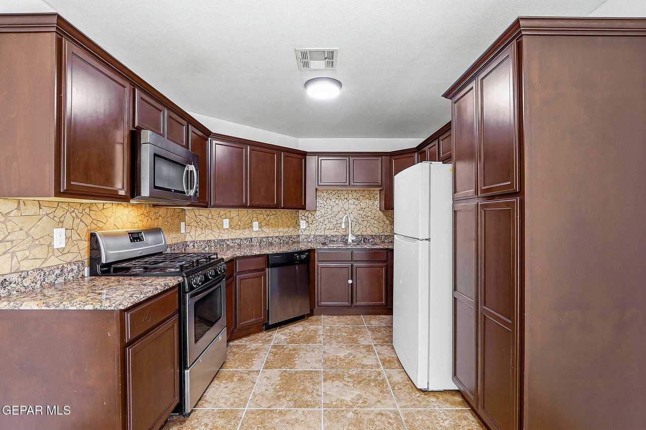 14214 Silver Point Ave - Photo 7 of 25