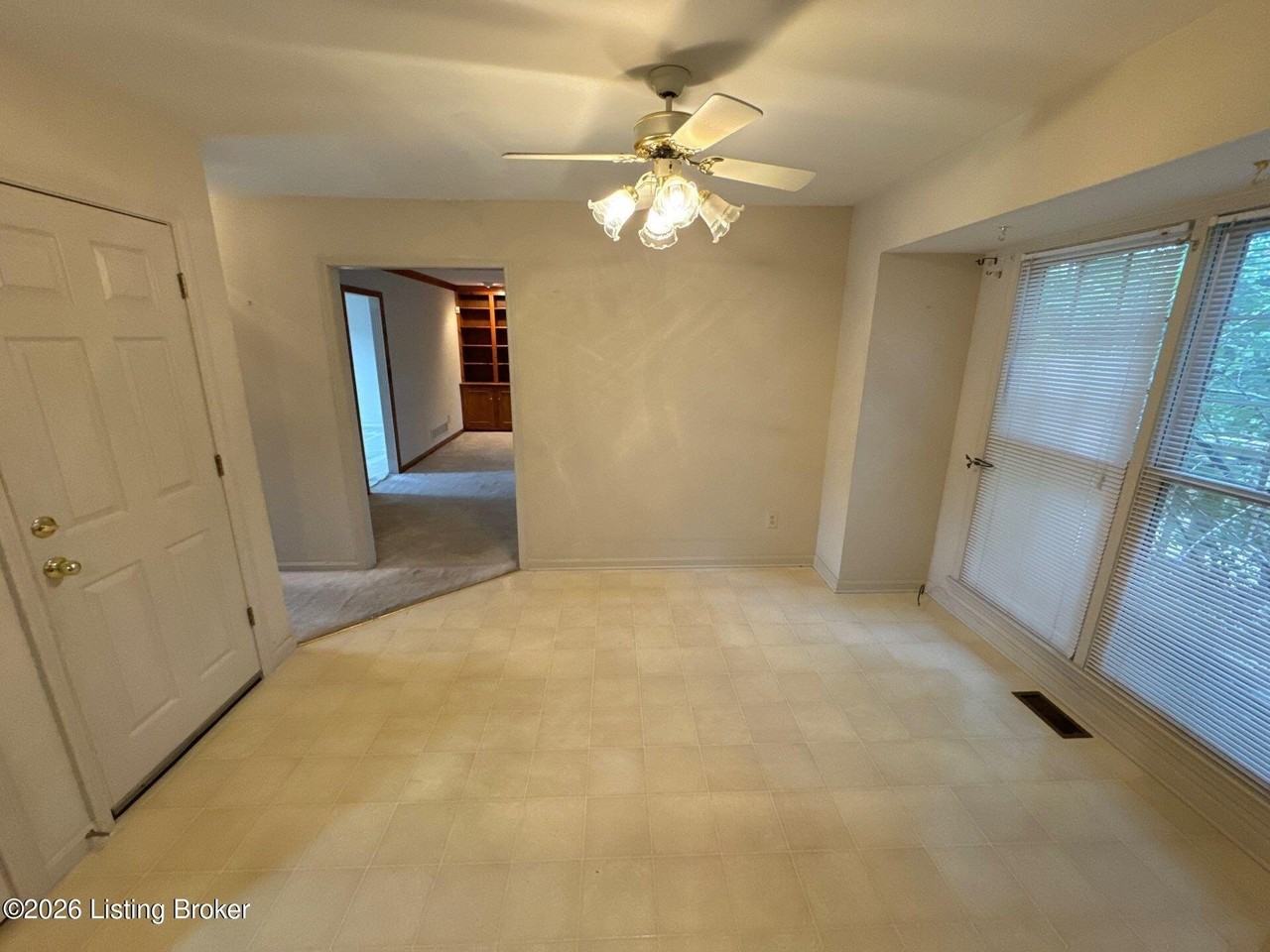 10985 Eagles Cove Dr - Photo 5 of 31