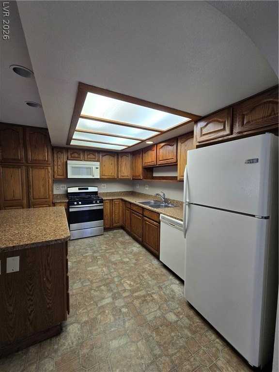 4647 Marnell Dr - Photo 6 of 38