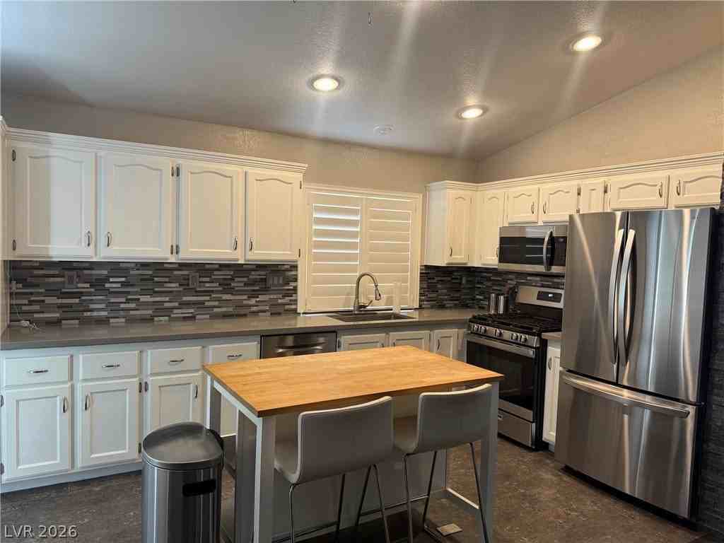 62 Tanglewood Dr - Photo 2 of 14