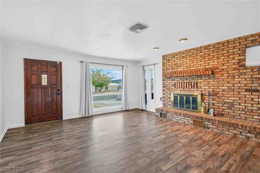 572 Federal St - Photo 4 of 25