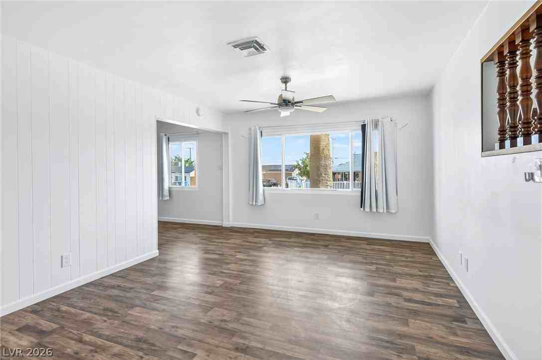 572 Federal St - Photo 6 of 25