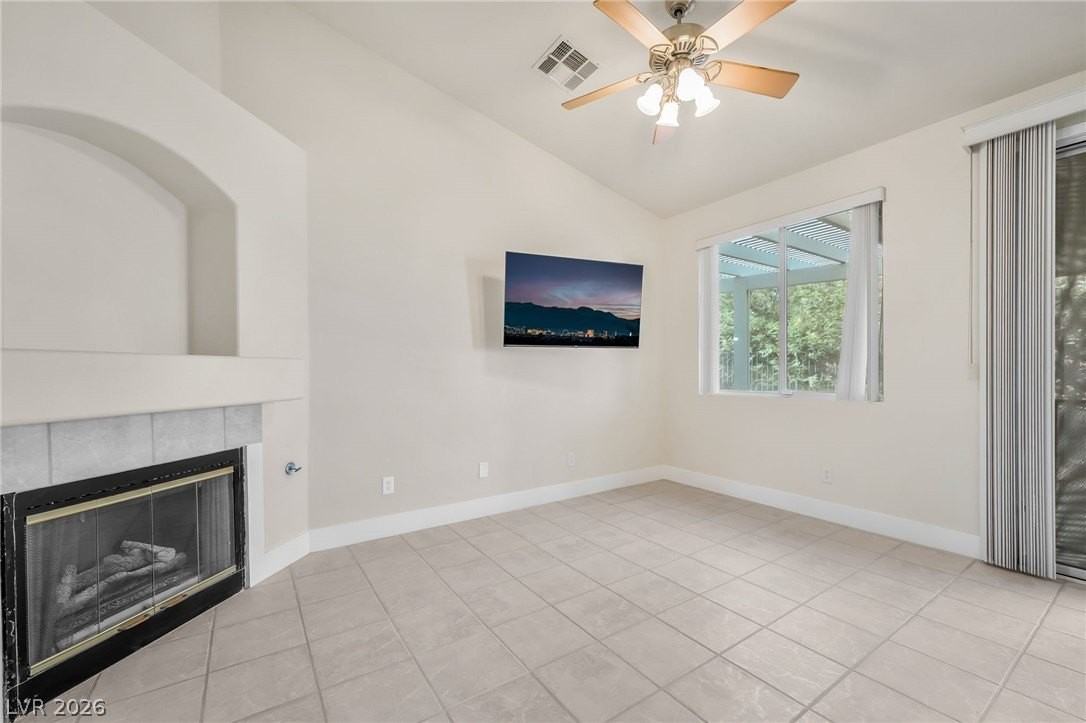 1299 Echo Creek St - Photo 6 of 27