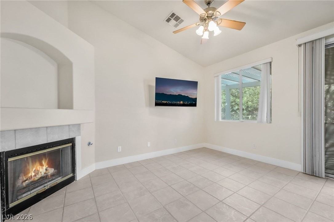 1299 Echo Creek St - Photo 7 of 27