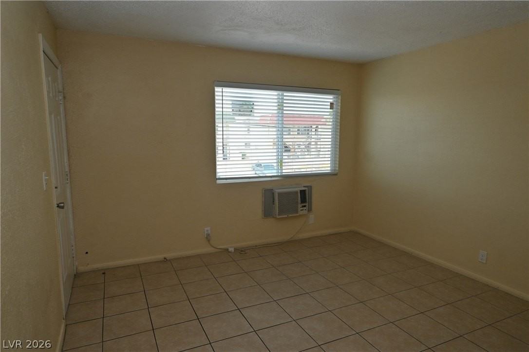 3021 E Carey Ave #4 - Photo 3 of 9