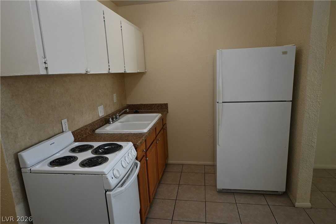 3021 E Carey Ave #4 - Photo 6 of 9