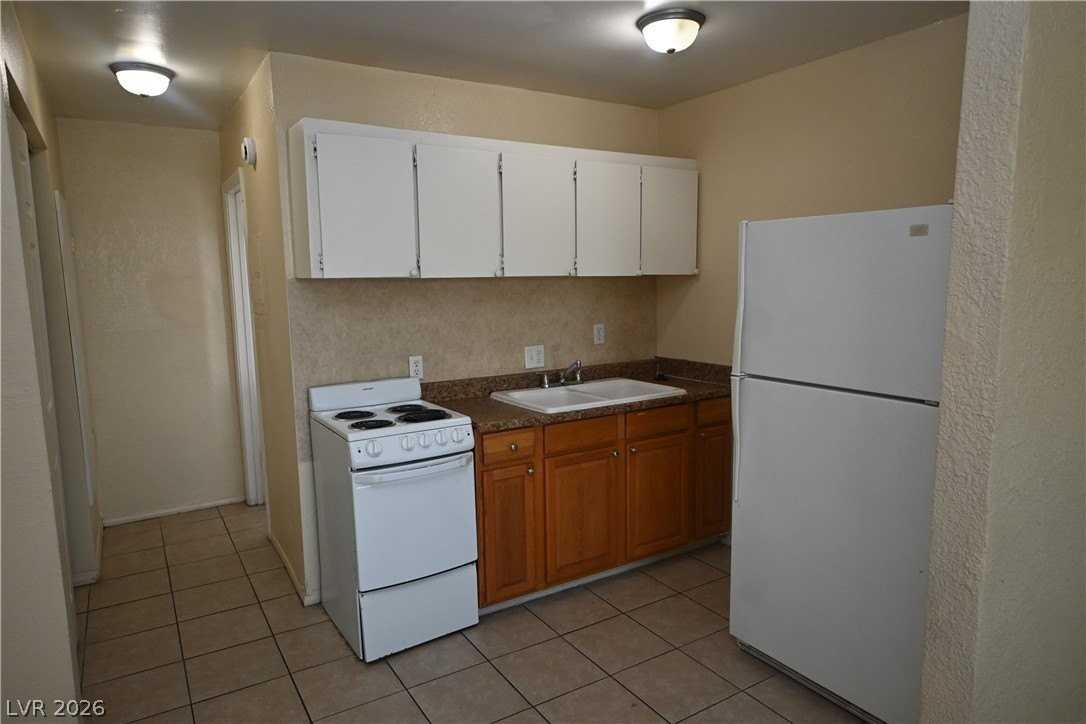 3021 E Carey Ave #4 - Photo 7 of 9