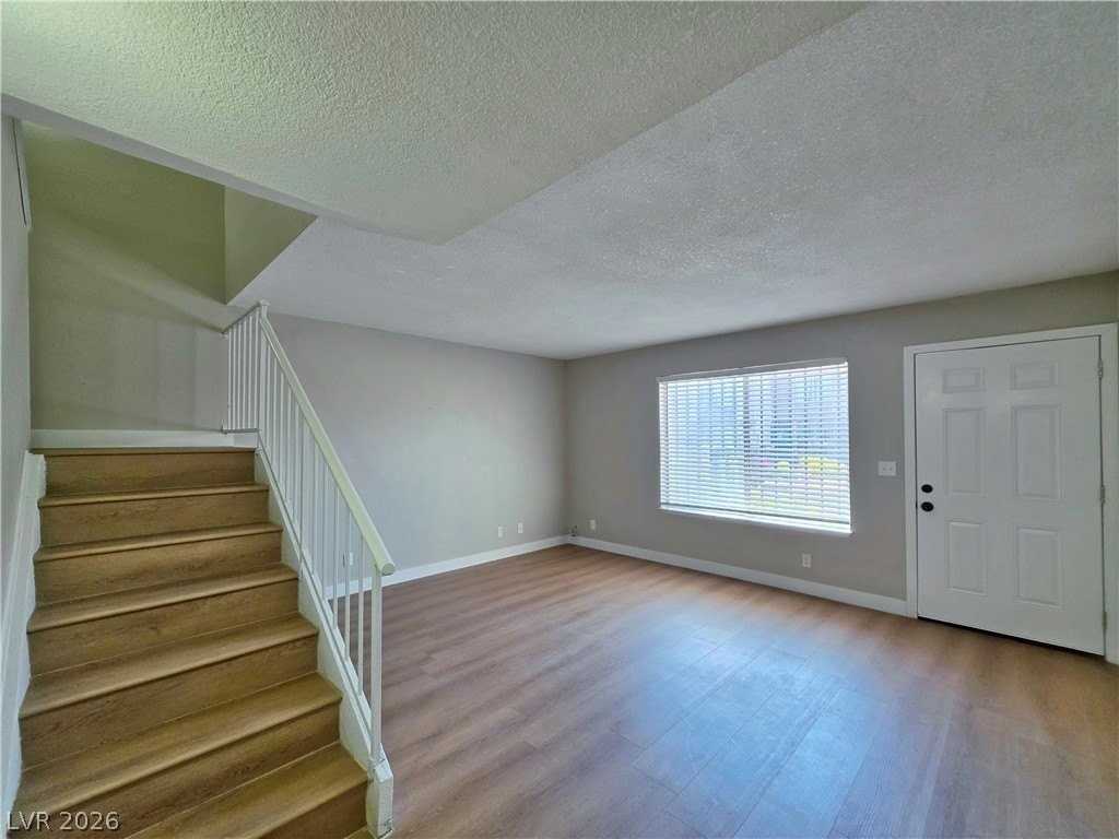 4230 Mississippi Ave - Photo 4 of 18