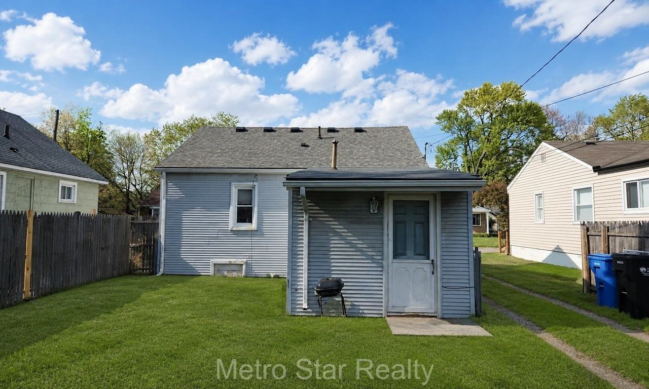 353 W Brockton Ave - Photo 2 of 13
