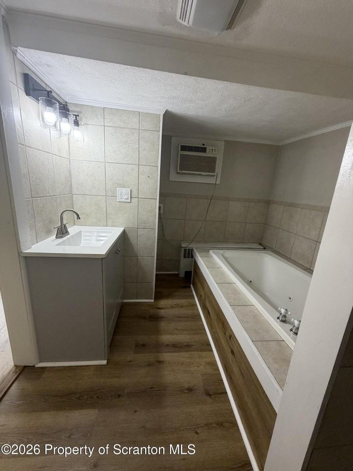 77 Saint Clair St #2 - Photo 7 of 9