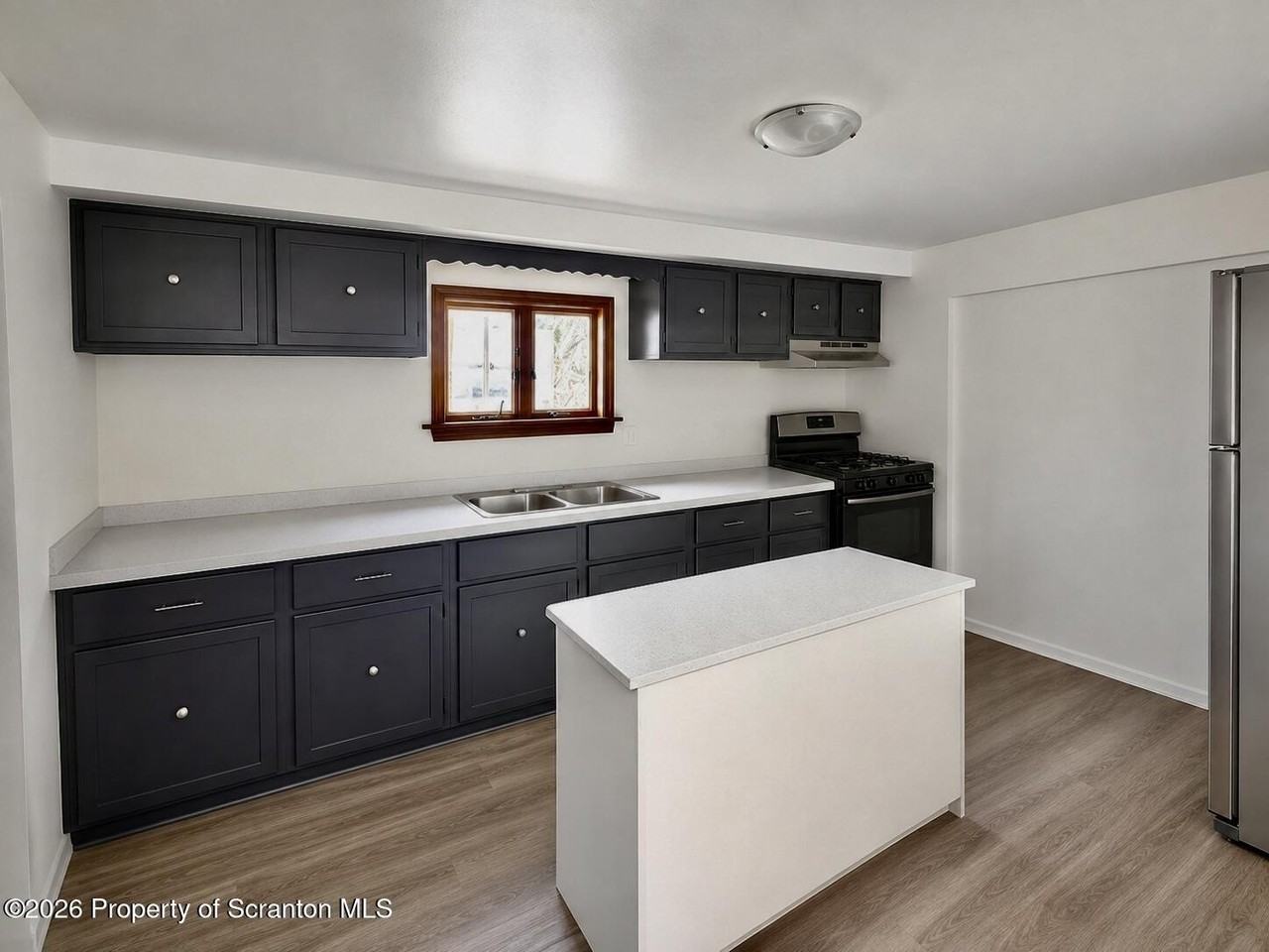 179 Spruce St - Photo 2 of 11