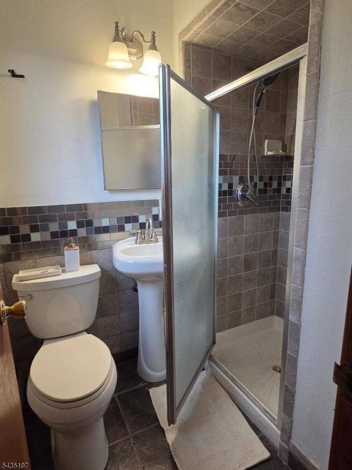 508 Lincoln St #2 - Photo 3 of 15
