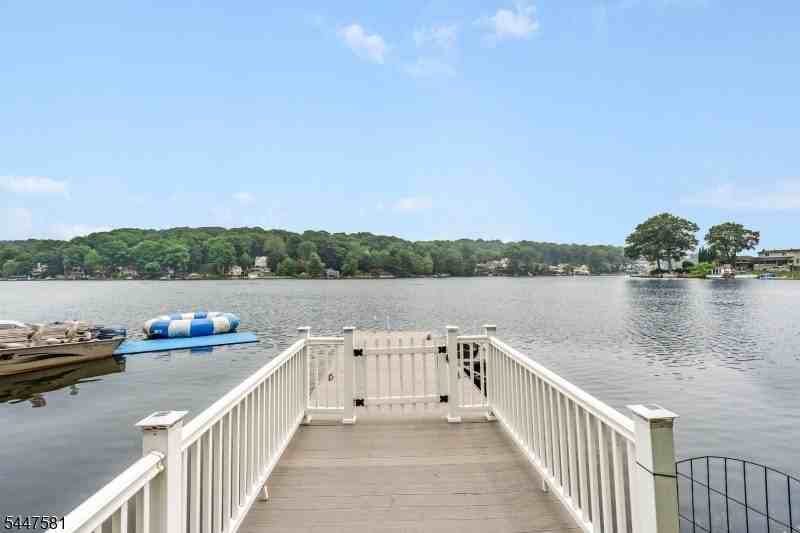 209 Hudson Ave - Photo 6 of 40