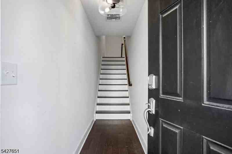 26 Colgate Dr - Photo 4 of 30