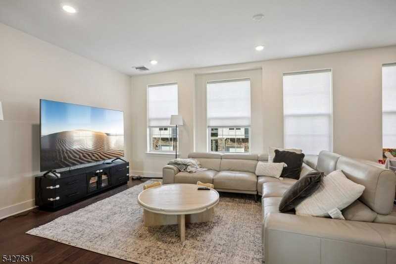 26 Colgate Dr - Photo 6 of 30