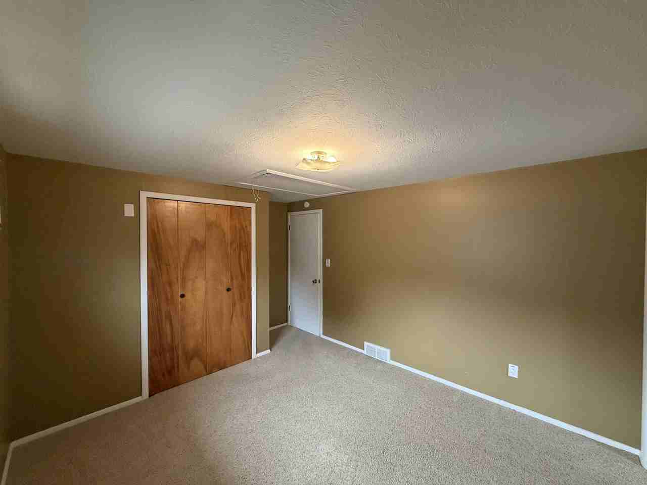 1187 Golden Gate Blvd #1 - Photo 7 of 26