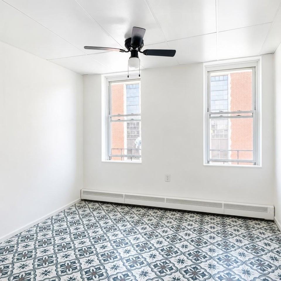 671 Montgomery St #4 - Photo 6 of 9