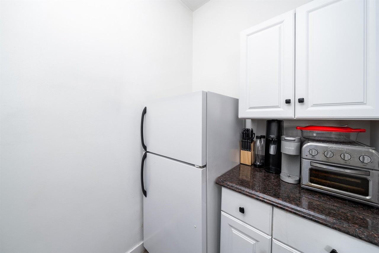 600 Willow Ave #1 - Photo 4 of 7