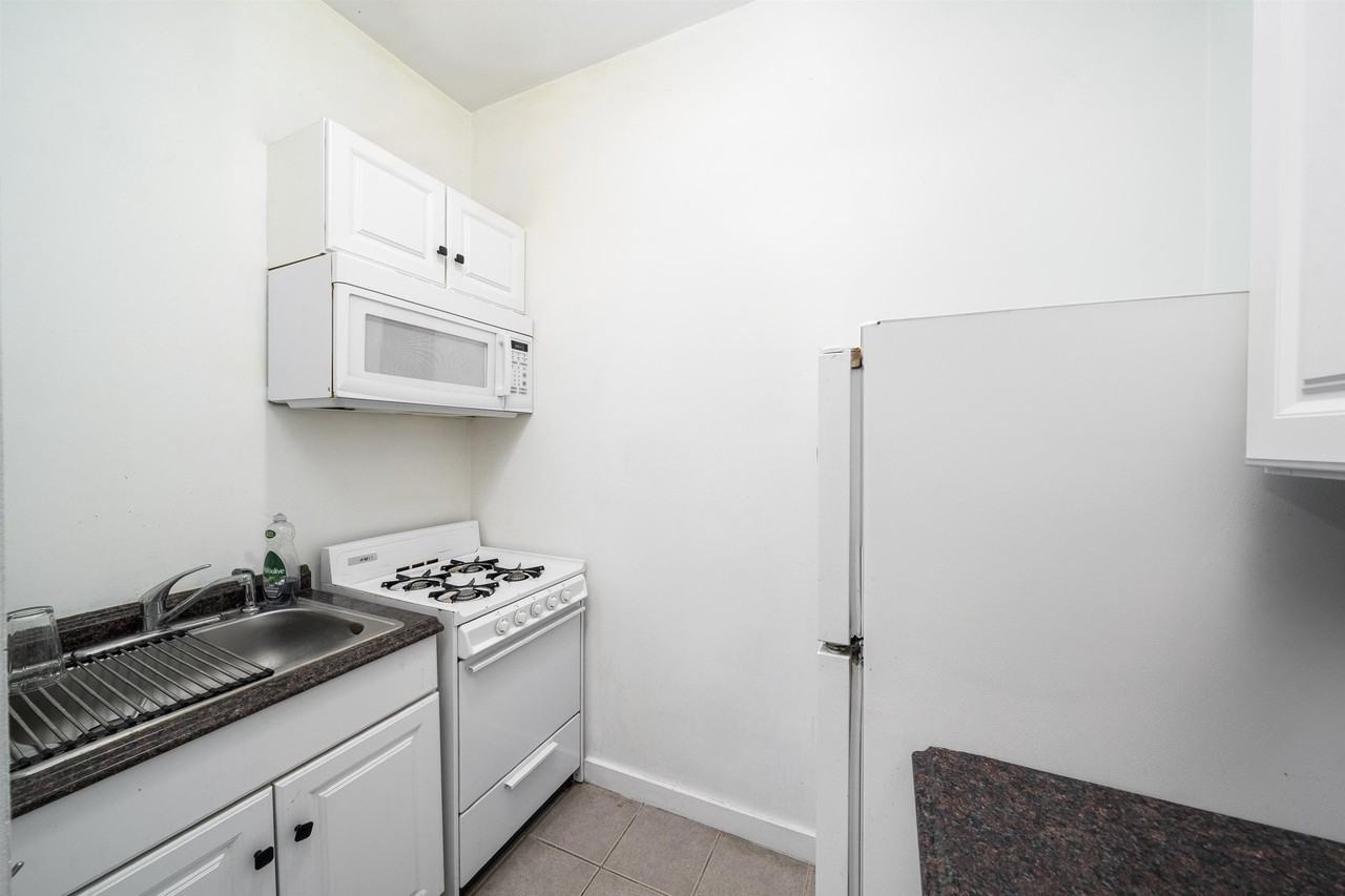 600 Willow Ave #1 - Photo 5 of 7