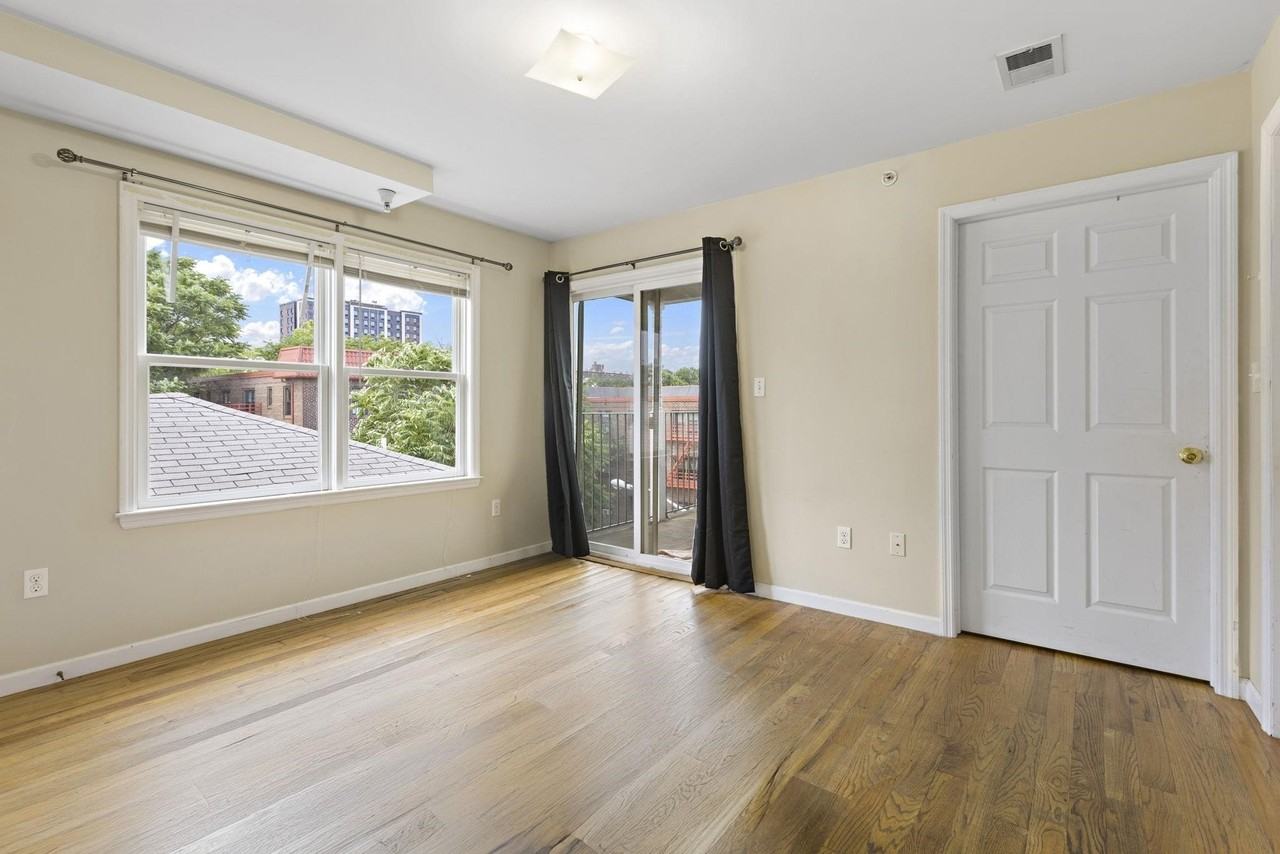 304 49th St #3 - Photo 3 of 12