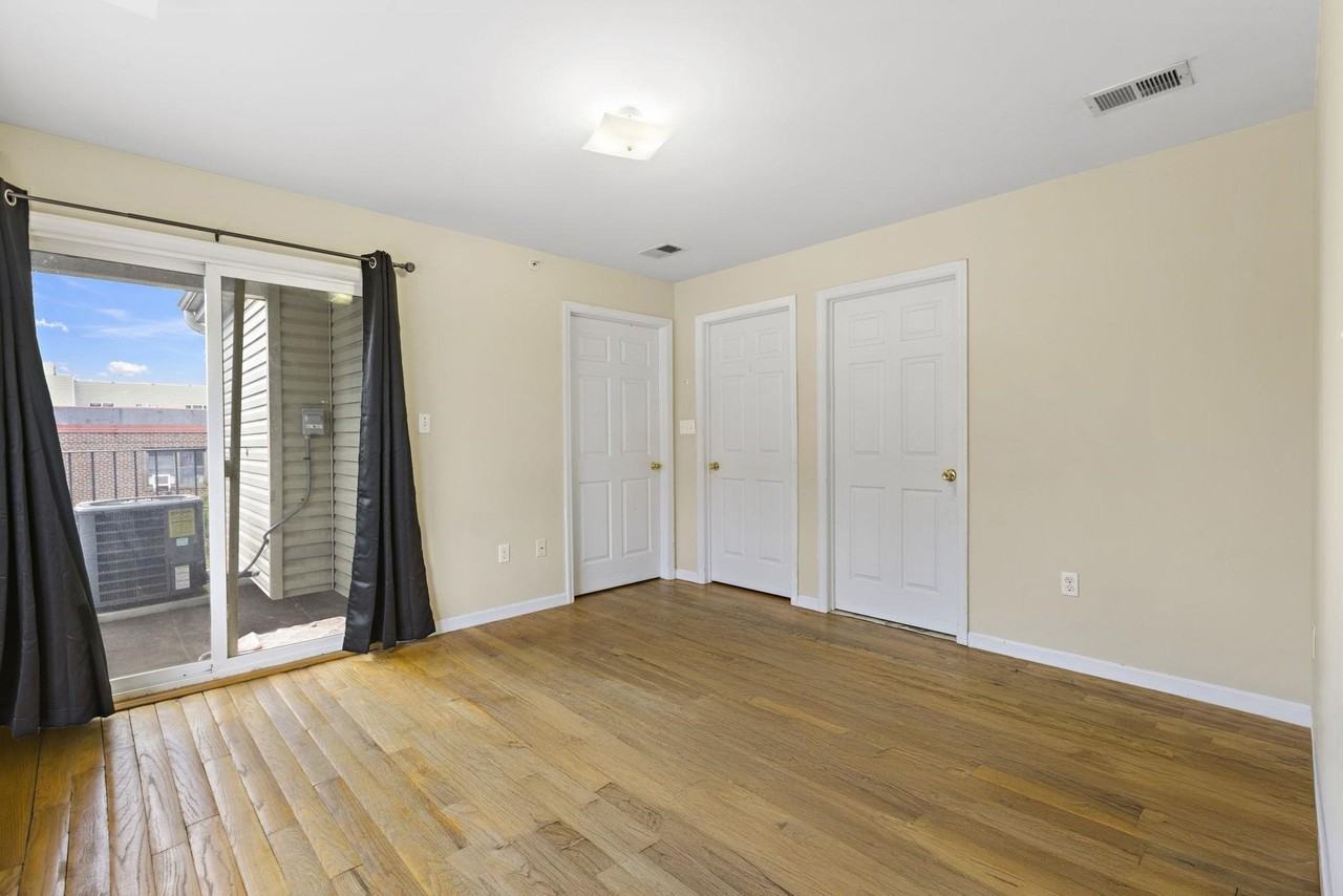 304 49th St #3 - Photo 4 of 12