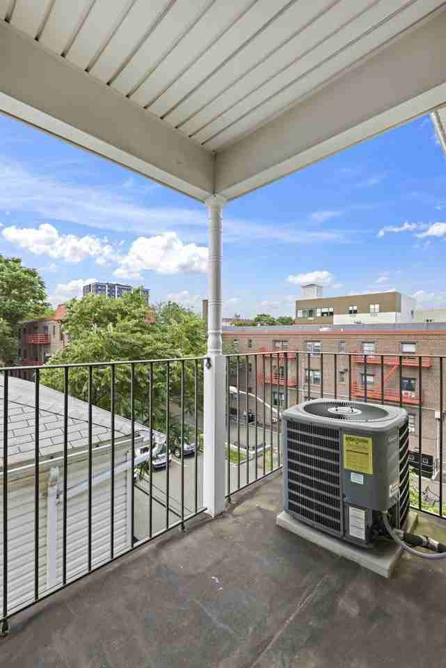 304 49th St #3 - Photo 5 of 12