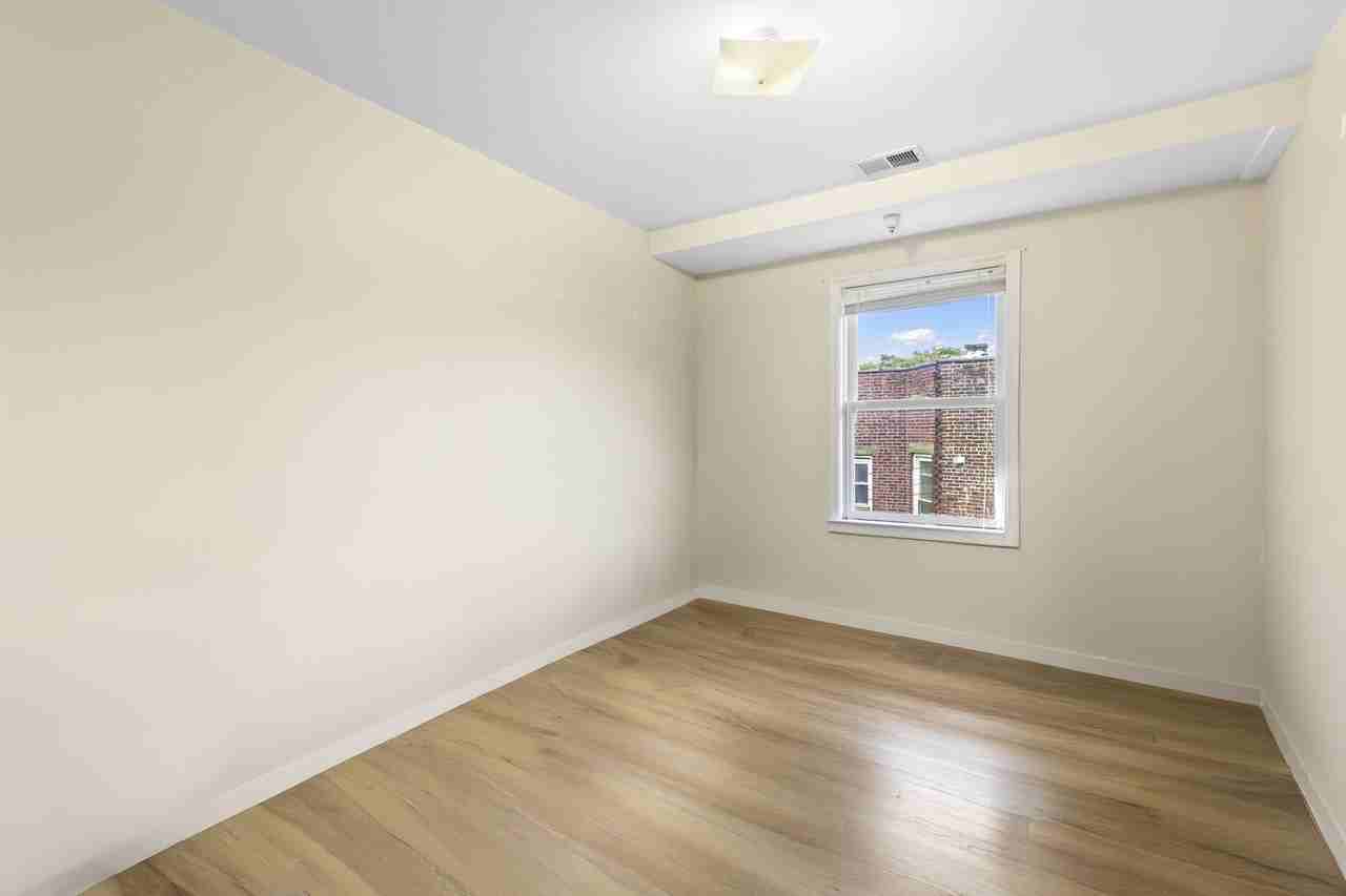 304 49th St #3 - Photo 7 of 12