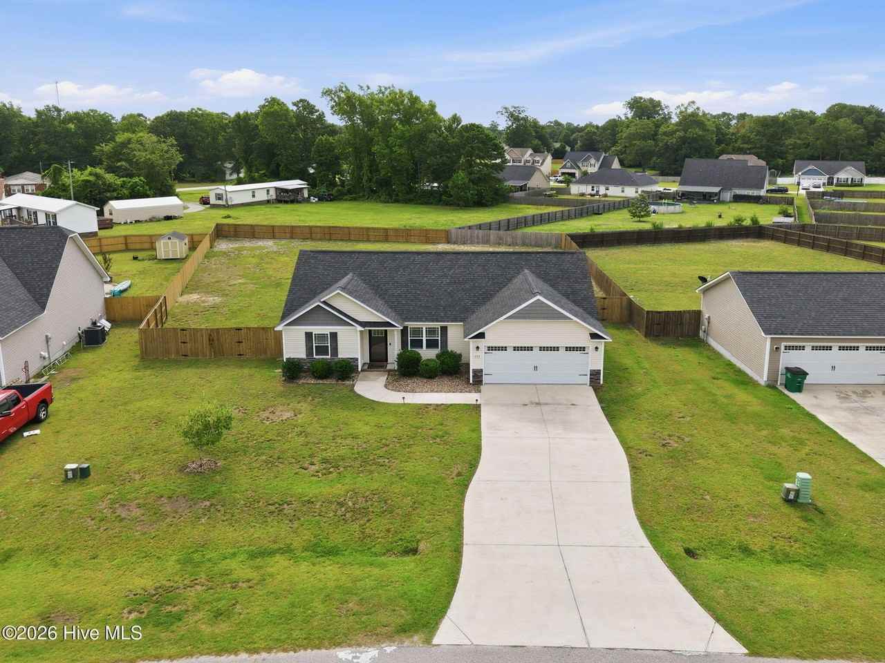 203 Peaceful Ln - Photo 3 of 40