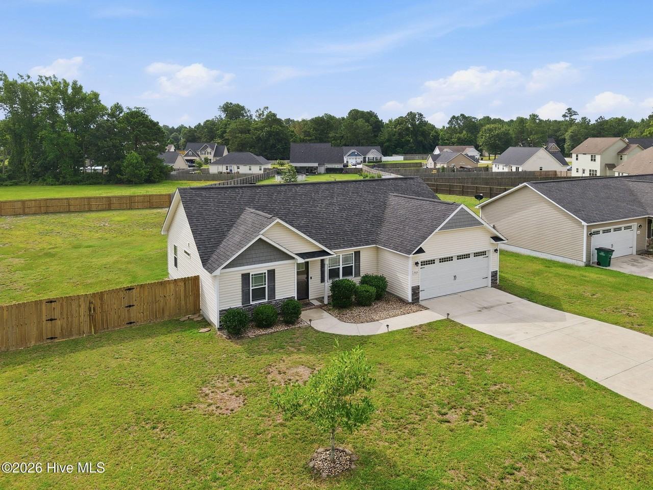 203 Peaceful Ln - Photo 4 of 40