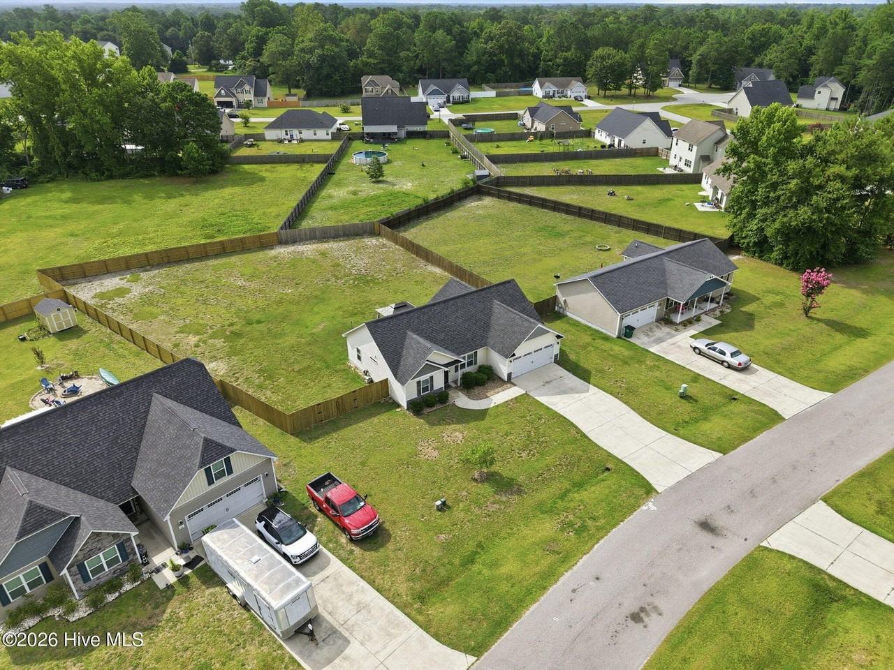 203 Peaceful Ln - Photo 5 of 40