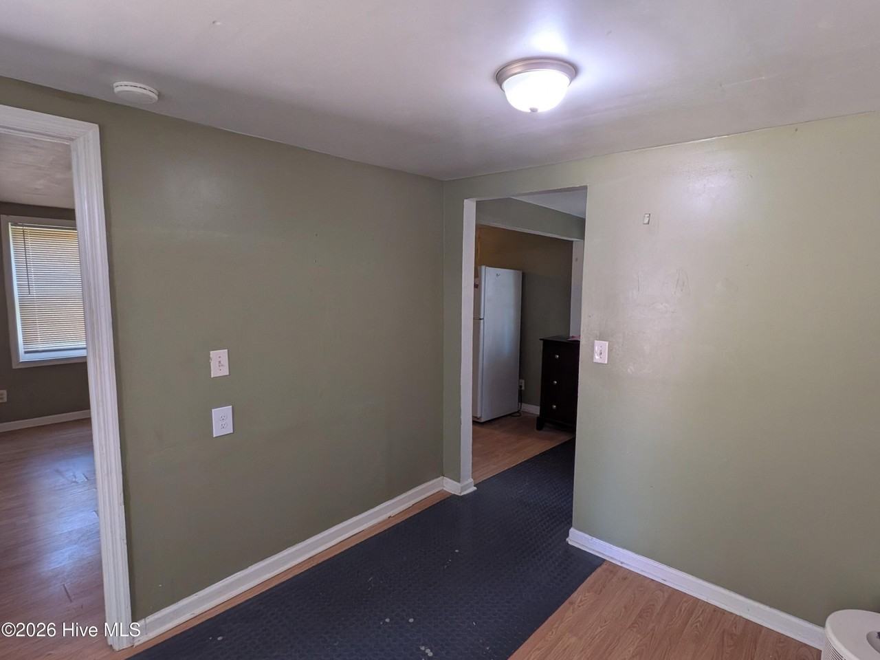2123 Bayvale Rd - Photo 2 of 8