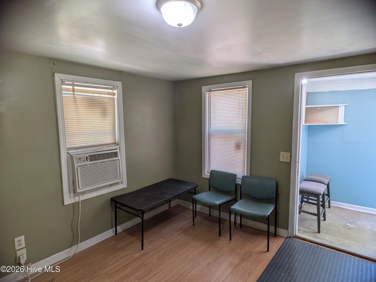 2123 Bayvale Rd - Photo 3 of 8
