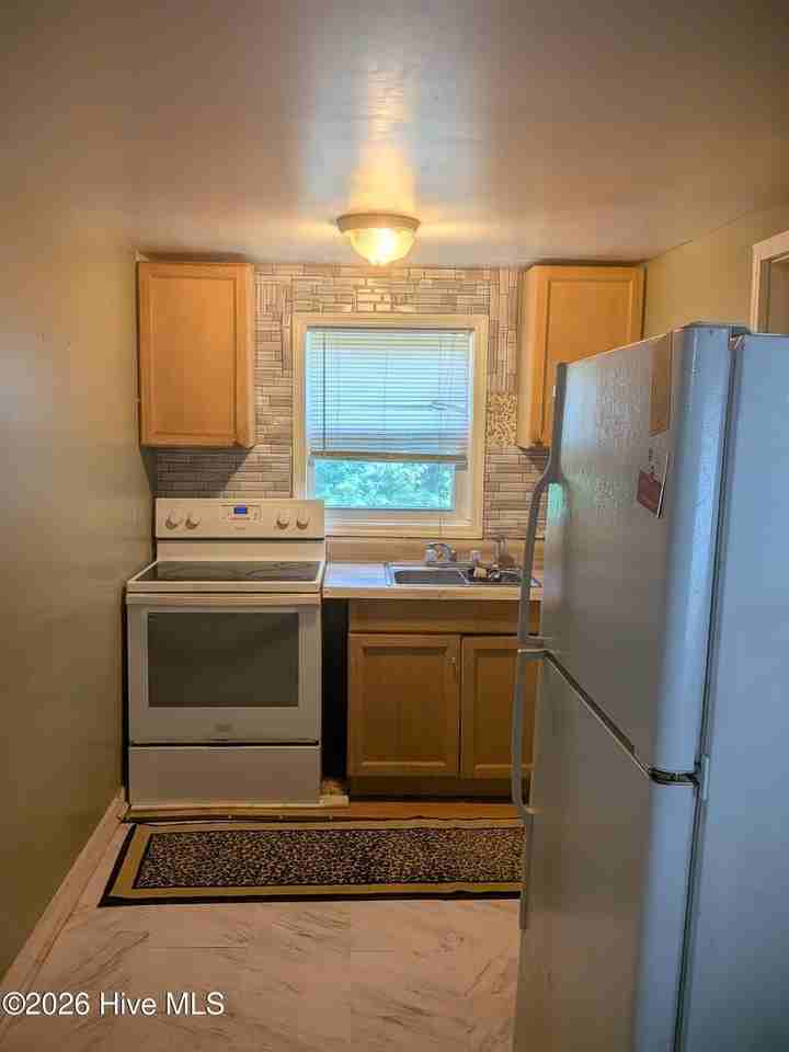 2123 Bayvale Rd - Photo 4 of 8