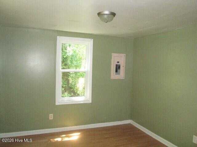 2123 Bayvale Rd - Photo 5 of 8
