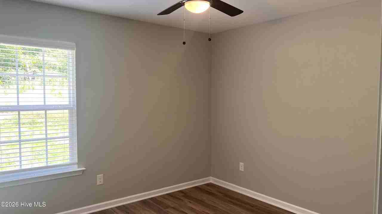633 Clary St - Photo 5 of 7