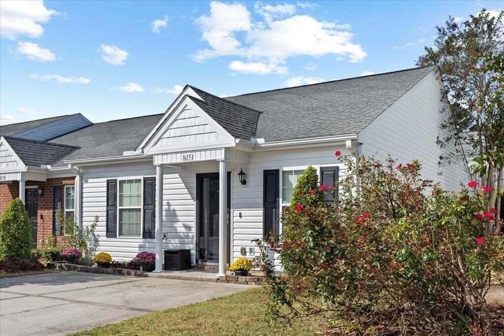 1615 Emma St - Photo 2 of 22