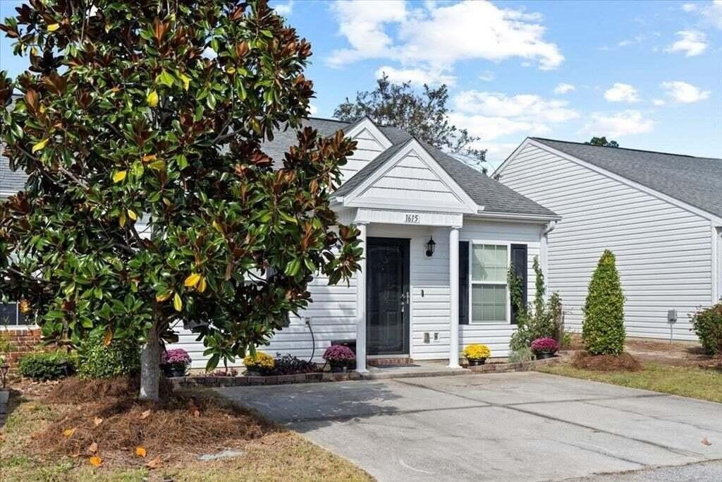 1615 Emma St - Photo 3 of 22