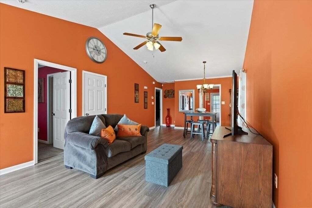 1615 Emma St - Photo 6 of 22