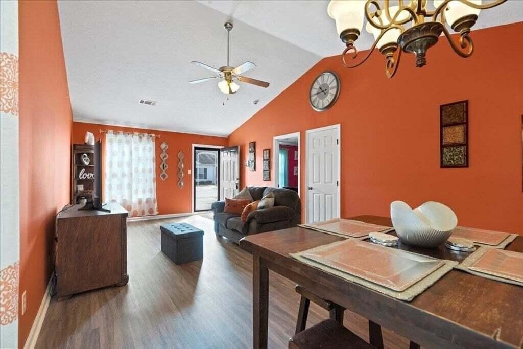 1615 Emma St - Photo 7 of 22