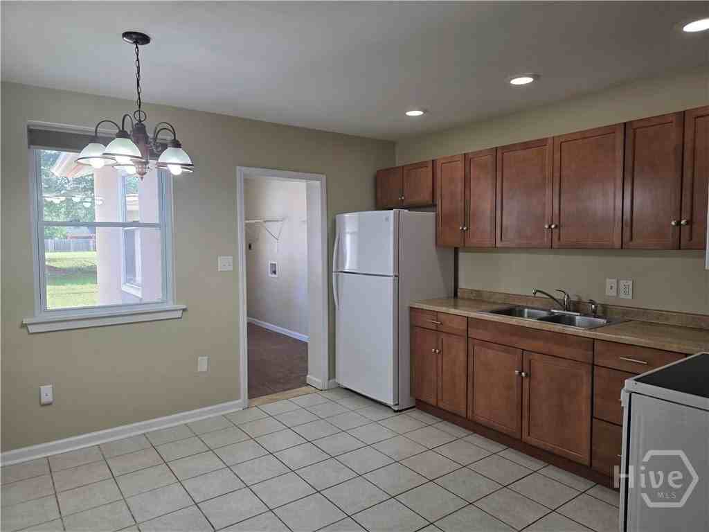 308 W 6th St - Photo 5 of 14