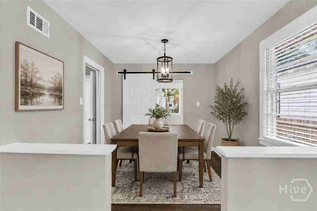 928 W 38th St - Photo 7 of 13