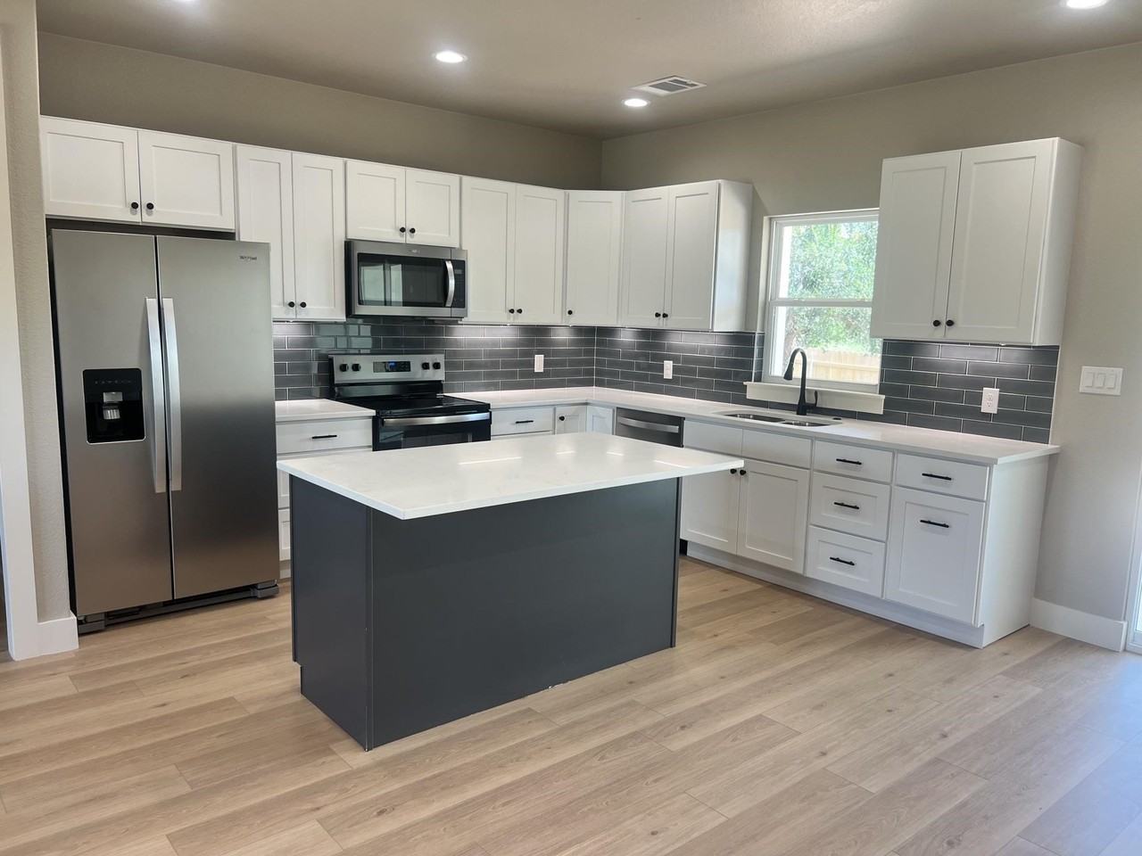 2202 Shawnee Trl - Photo 3 of 15