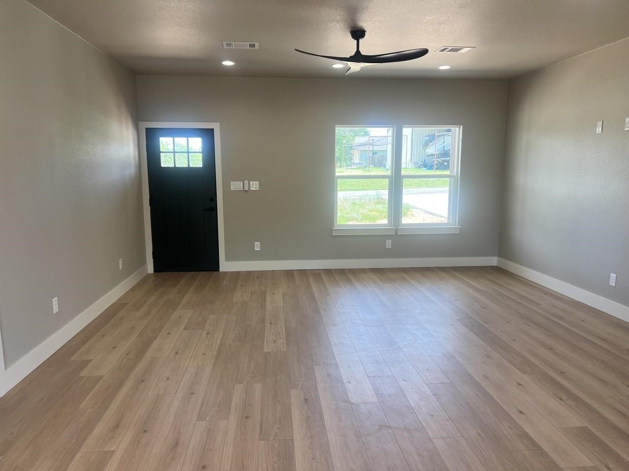2202 Shawnee Trl - Photo 4 of 15