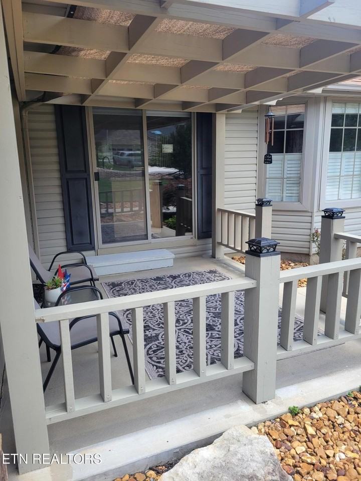 456 Snead Dr - Photo 5 of 46